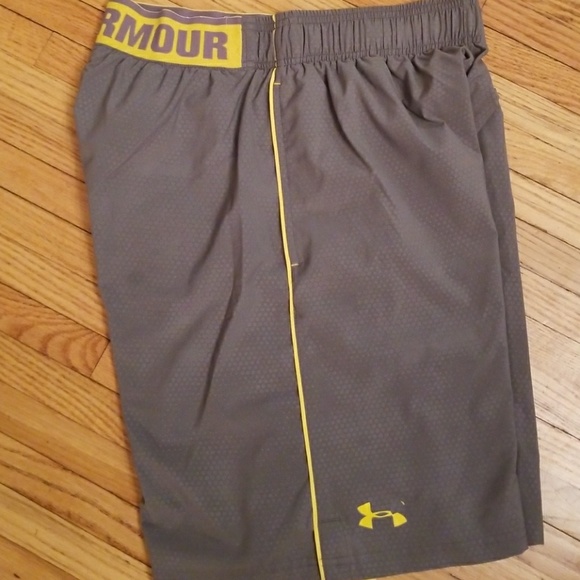 Under Armour workout/running shorts - Picture 1 of 4